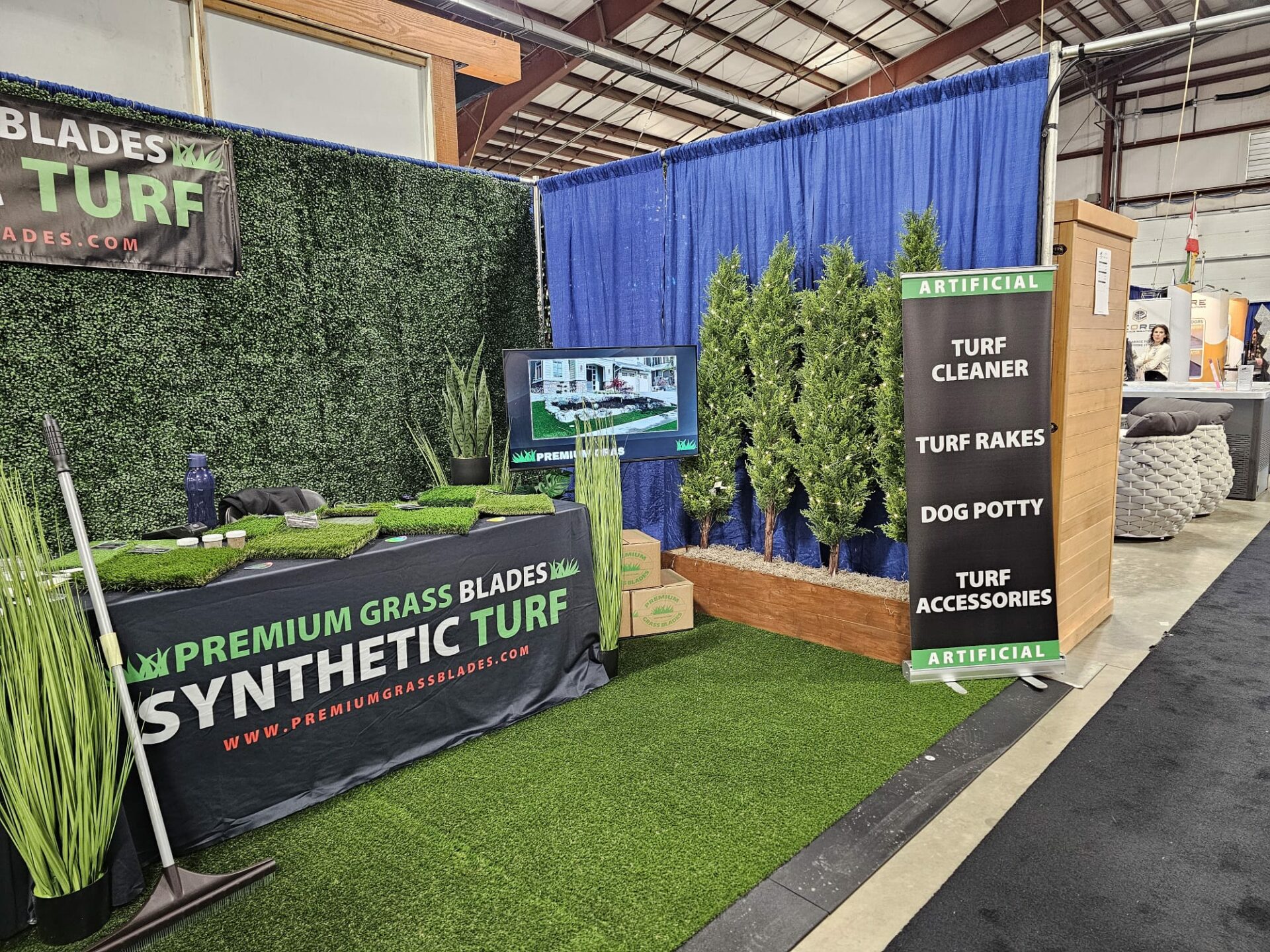 Artificial Plants in Premium Grass Blades