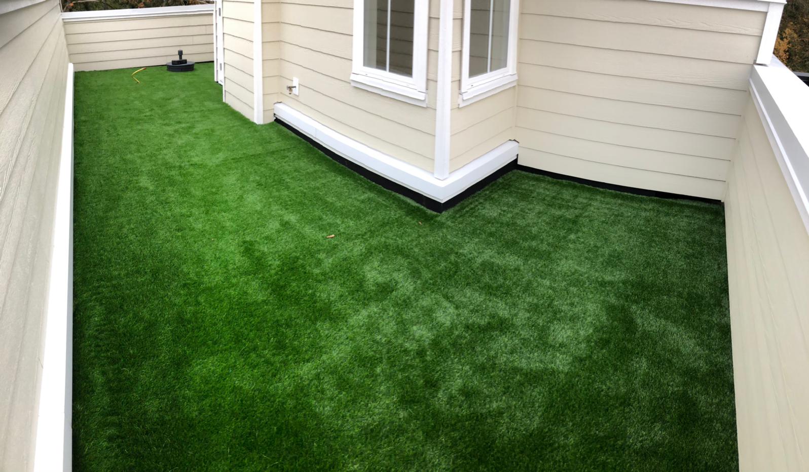 Premium Grass Blades Lush in Surrey Rooftop Patio